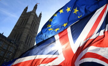 Flagi UE i Wielkiej Brytanii