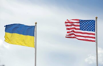 Flagi ukraińska i amerykańska