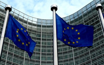 Flagi Unii Europejskiej w Brukseli