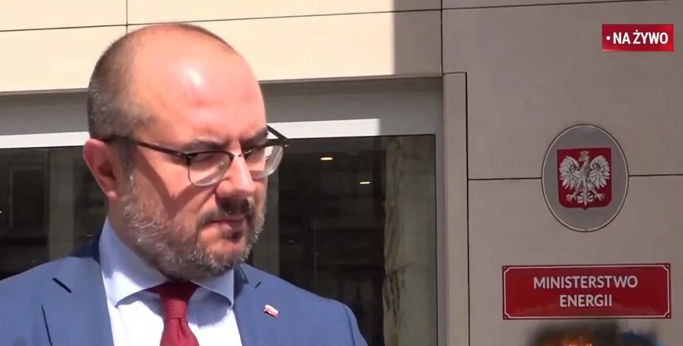 Paweł Jabłoński podczas interwencji w Ministerstwie Energii