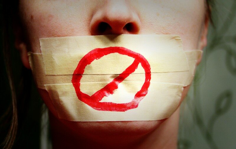 Cenzorii Facebook se opun restricțiilor