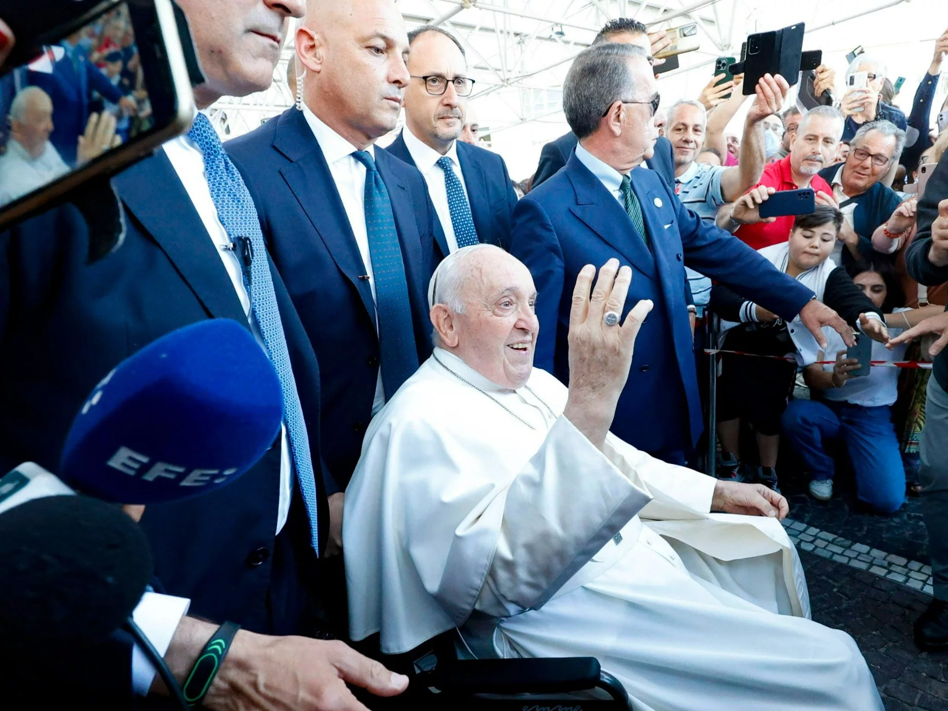 Papież Franciszek po opuszczeniu kliniki Gemelli