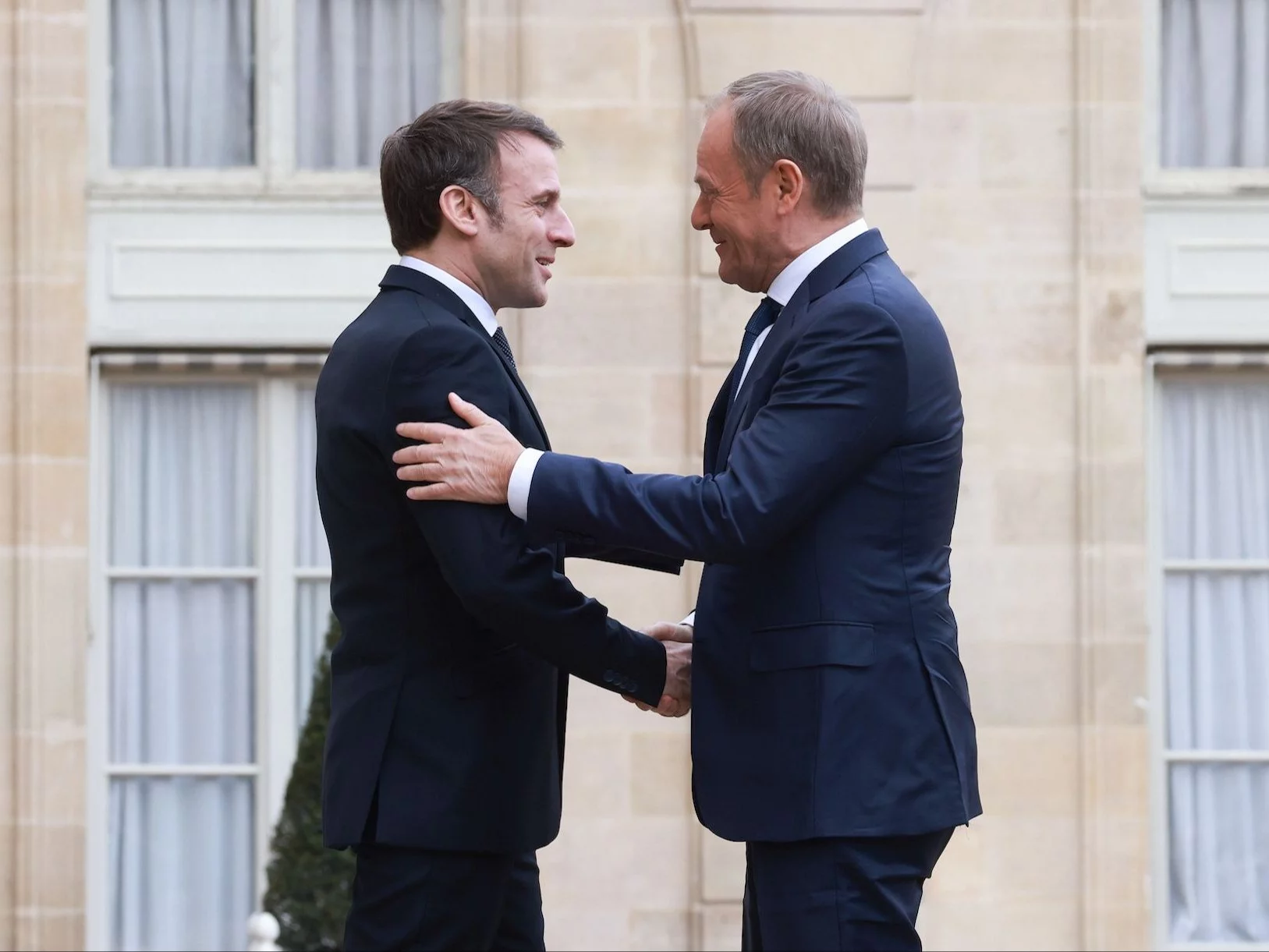 Premier Donald Tusk podczas spotkania z prezydentem Francji Emmanuelem Macron w Paryżu