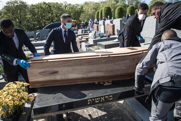 Francja: Pogrzeb ofiary covid-19