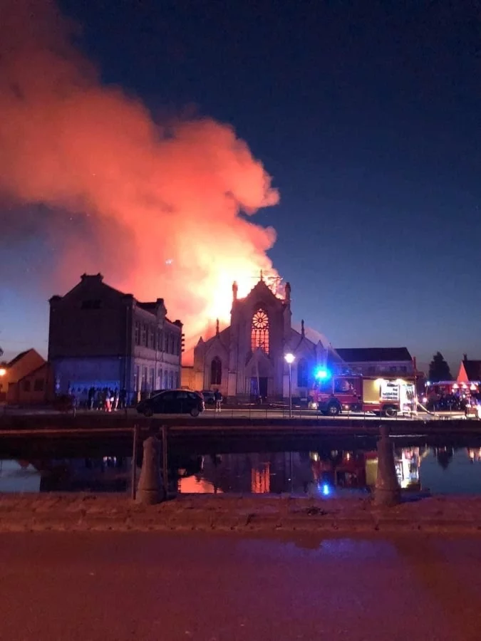 Pożar w kościele Niepokalanego Poczęcia w Saint-Omer we Francji