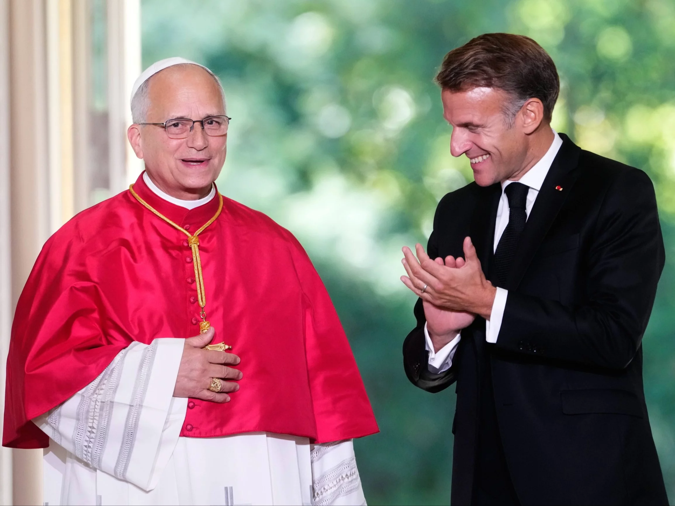 Papież Leon XIV i prezydent Francji Emmanuel Macron