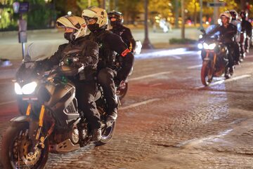 Francuscy policjanci na motocyklach