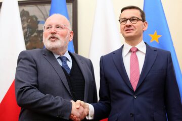 Frans Timmermans i Mateusz Morawiecki podczas spotkania w Warszawie