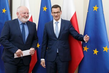 Frans Timmermans i Mateusz Morawiecki podczas spotkania w Warszawie