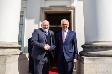Frans Timmermans wiceprzewodniczący Komisji Europejskiej z szefem MSZ Jackiem Czaputowiczem