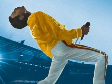 Freddie Mercury podczas wykonywania "We Are The Champions"