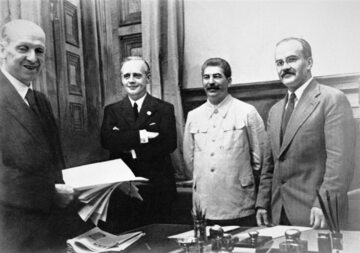 Friedrich Gauss, Joachim von Ribbentrop, Józef Stalin, Wiaczesław Mołotow