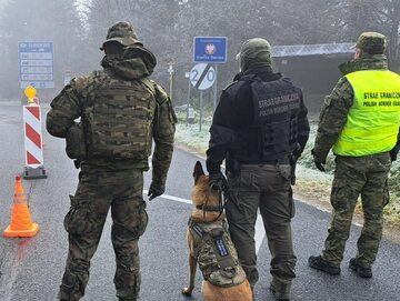 Funkcjonariusze SG przy granicy ze Słowacją