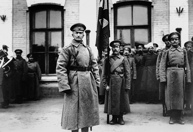 Generał Aleksiej Brusiłow na dworcu w Równem, październik 1915