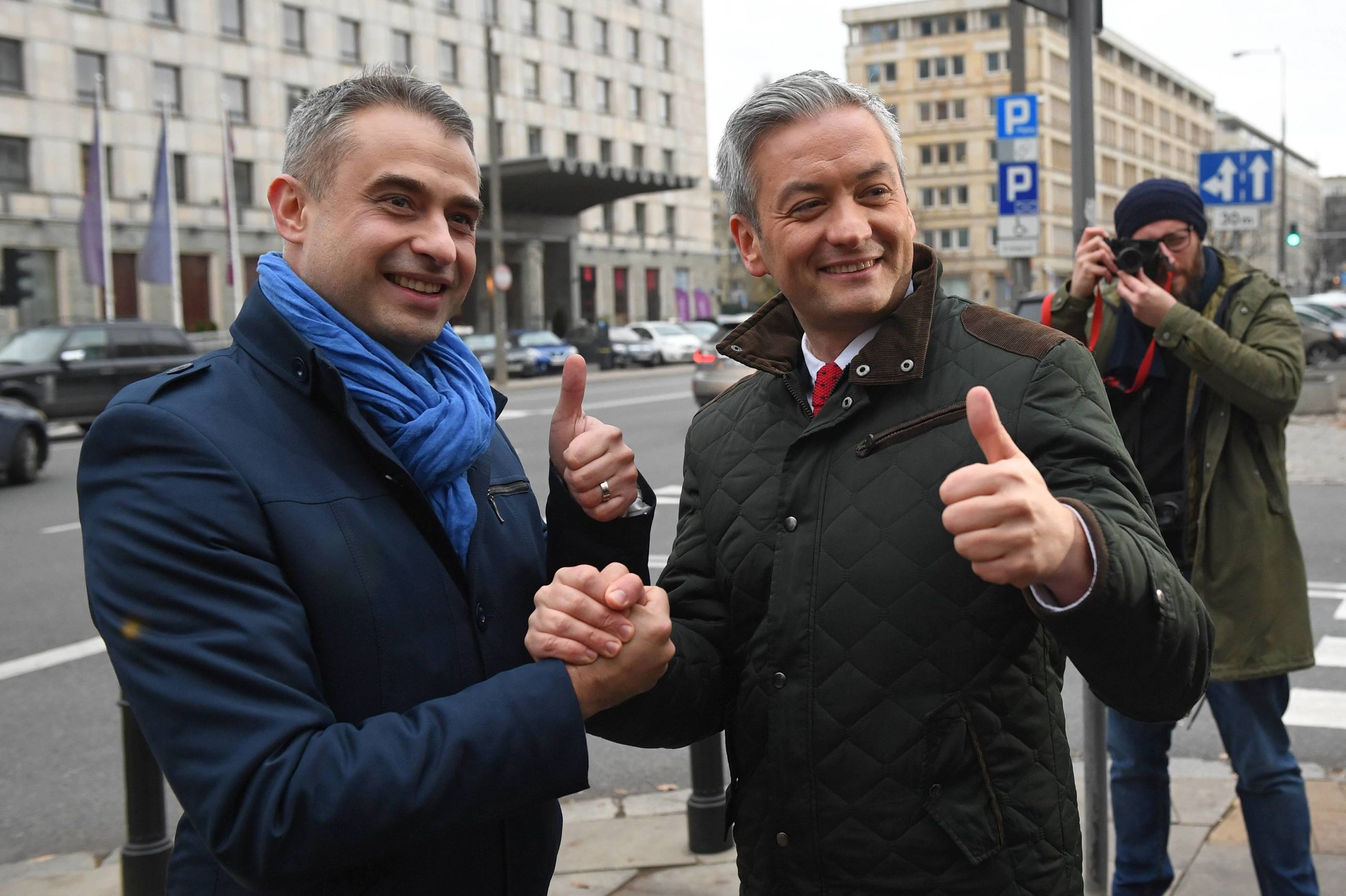 Robert Biedroń (C) i przewodniczący Kongresu Nowej Lewicy Krzysztofa Gawkowskiego (L)