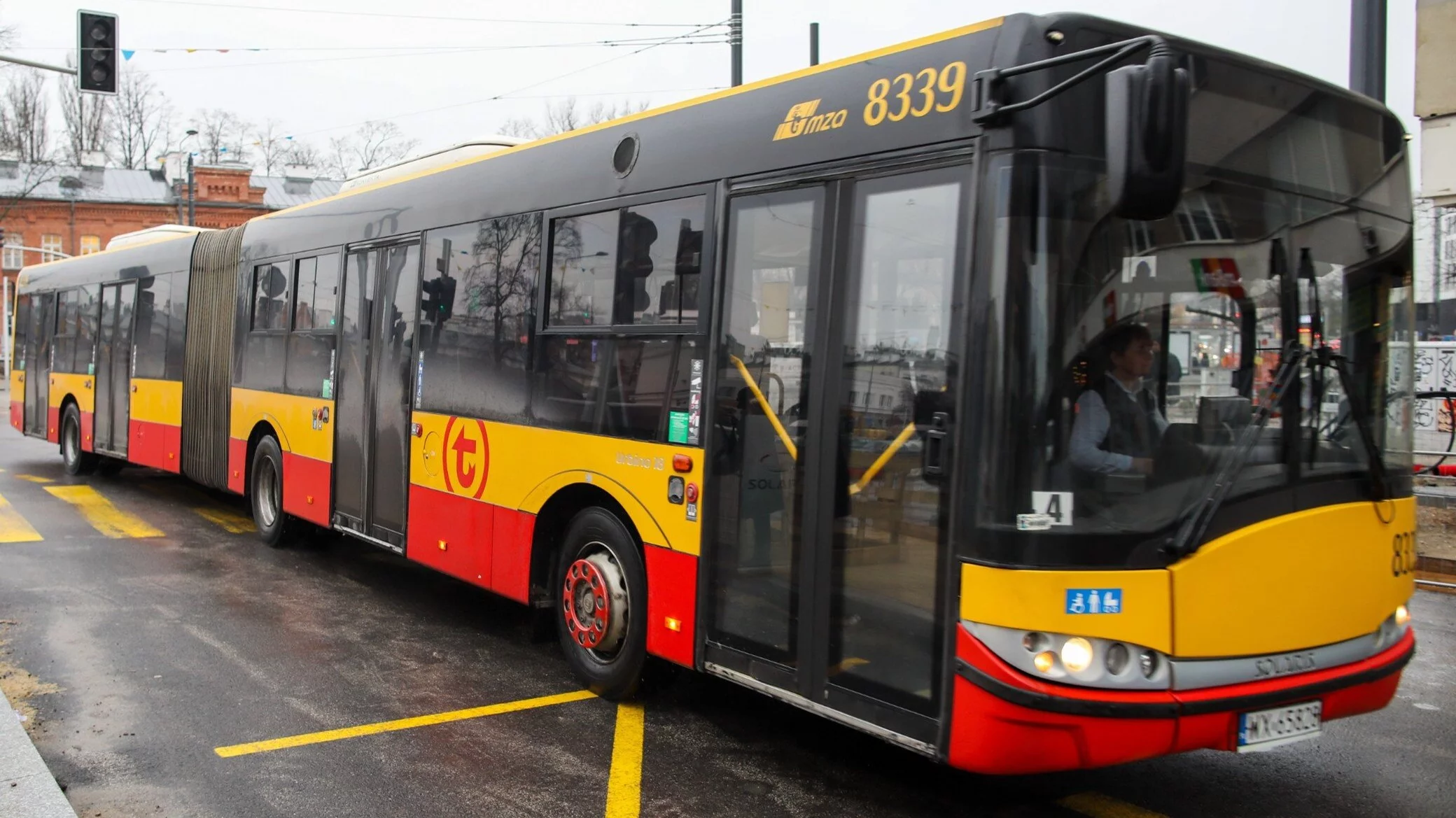 Autobus komunikacji miejskiej w Warszawie