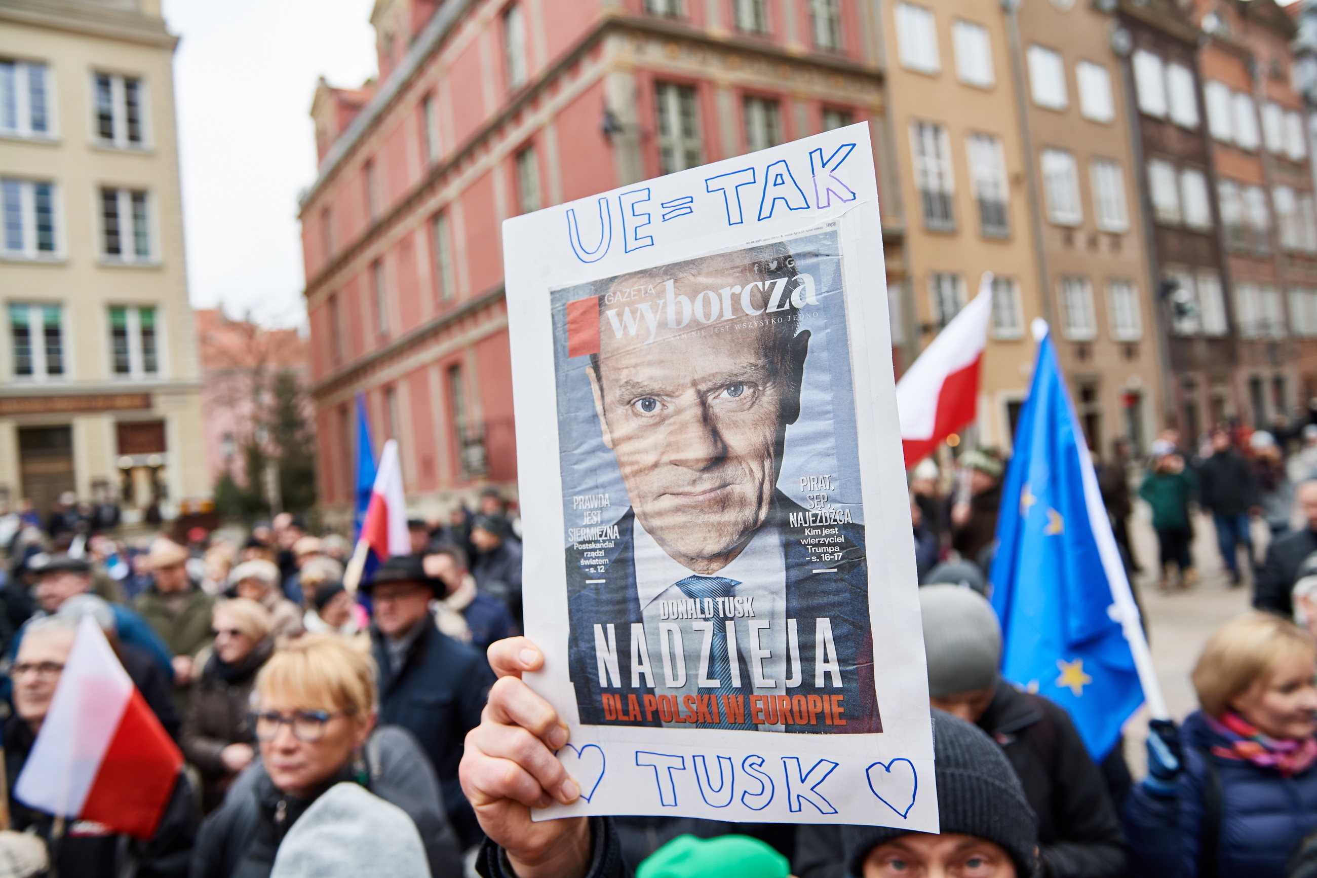 Uczestnicy Gdańskiego Wiecu Jedności Europejskiej zorganizowanego w Gdańsku