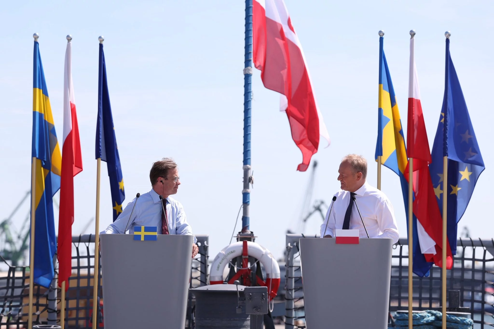 Gdynia. W obecności szefów rządów Polski i Szwecji podpisano umowę na zakup dla polskiej Marynarki Wojennej trzech szwedzkich okrętów podwodnych A26
