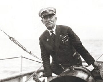 Gen. Mariusz Zaruski na pokładzie "Zawiszy Czarnego"