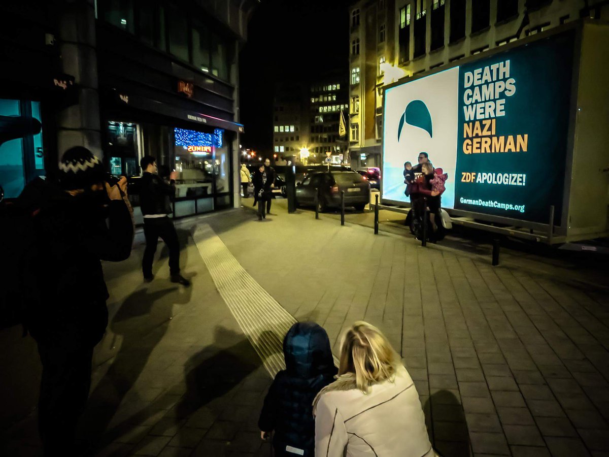 Baner #GermanDeathCamps w Bruksel