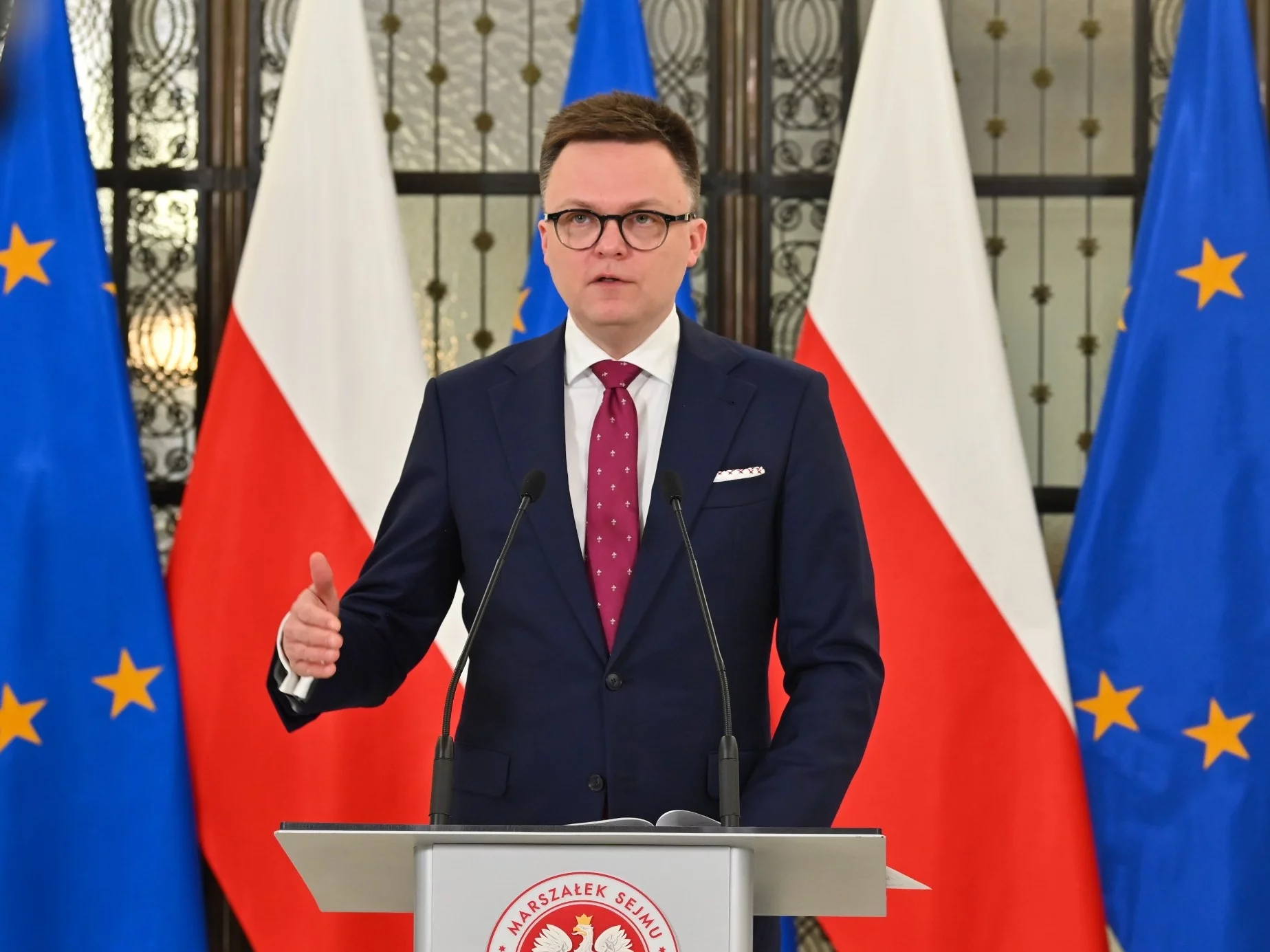 KO politicians furious after latest reports on Hołownia. "He saves the stool"