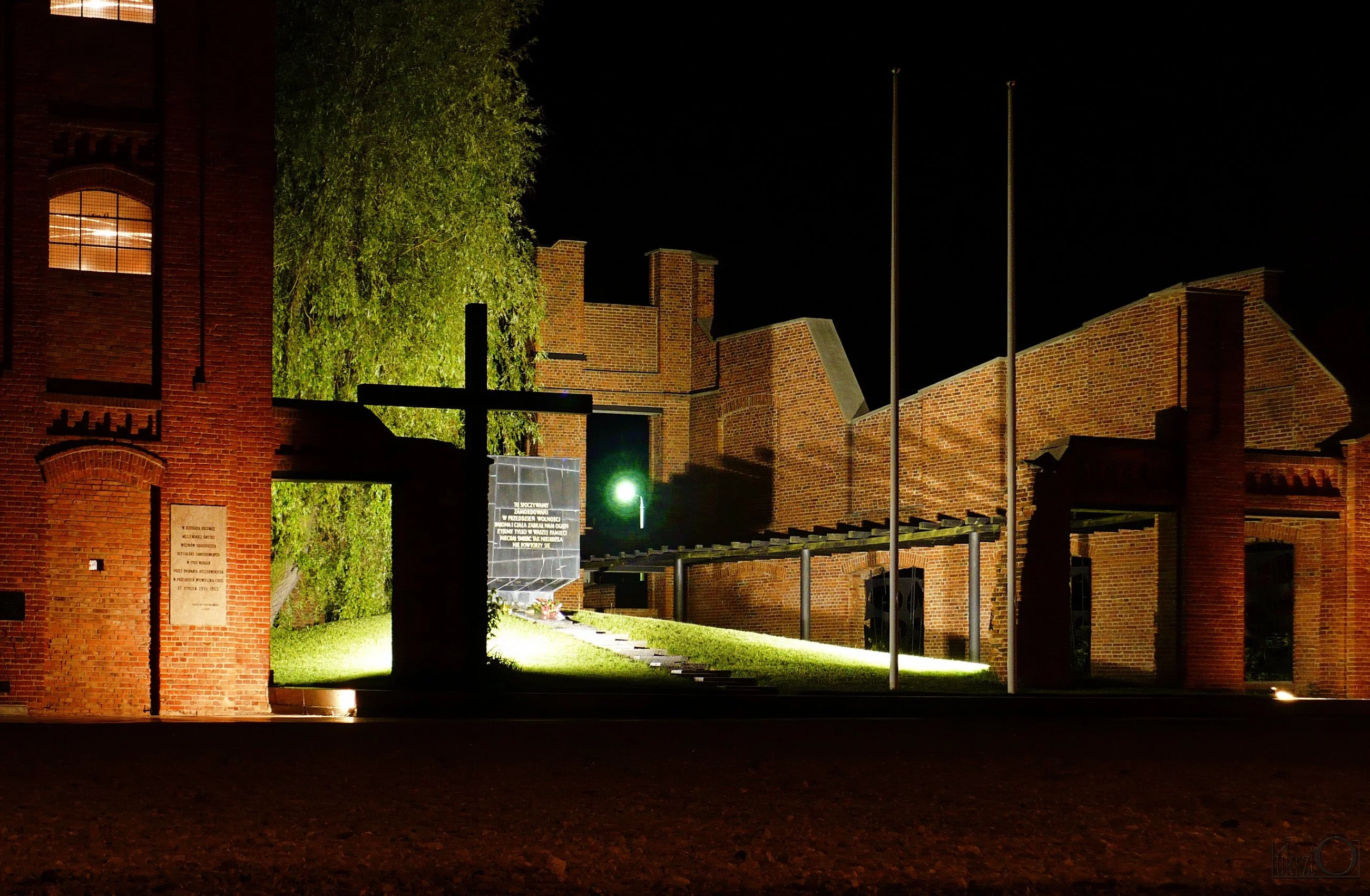 Łódź, Mauzoleum Radogoszcz, Plac Pamięci Narodowej. Budynki dawnego niemieckiego więzienia na Radogoszczu