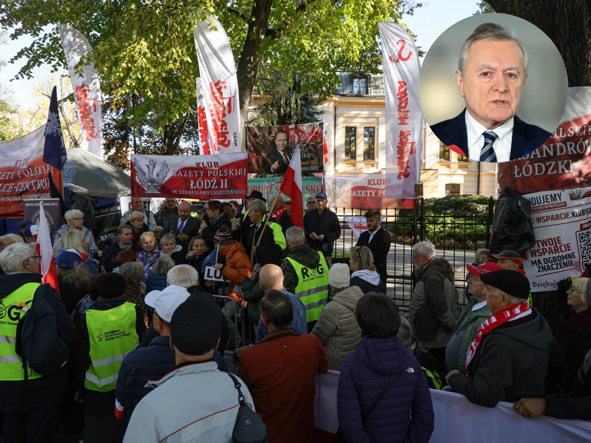 Miasteczko pod TK. Zgromadzeni protestują przeciwko działaniom Donalda Tuska wobec Trybunału Konstytucyjnego