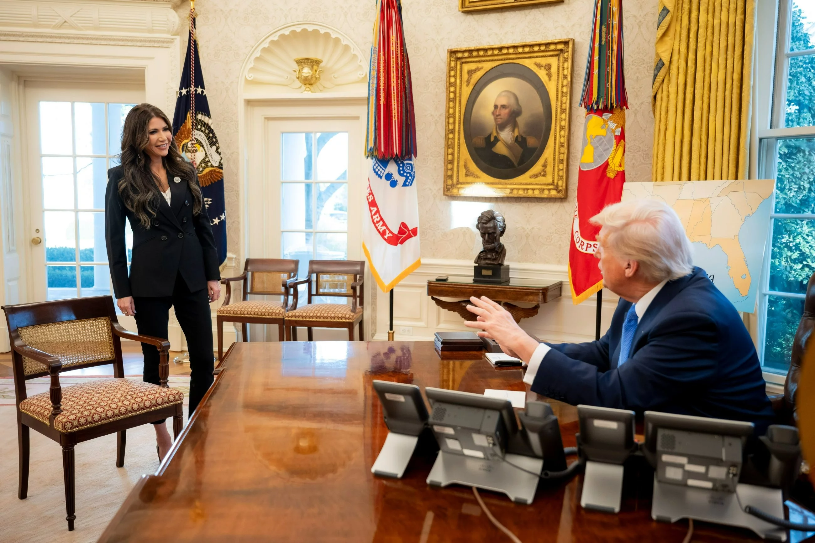 Kristi Noem i Donald Trump