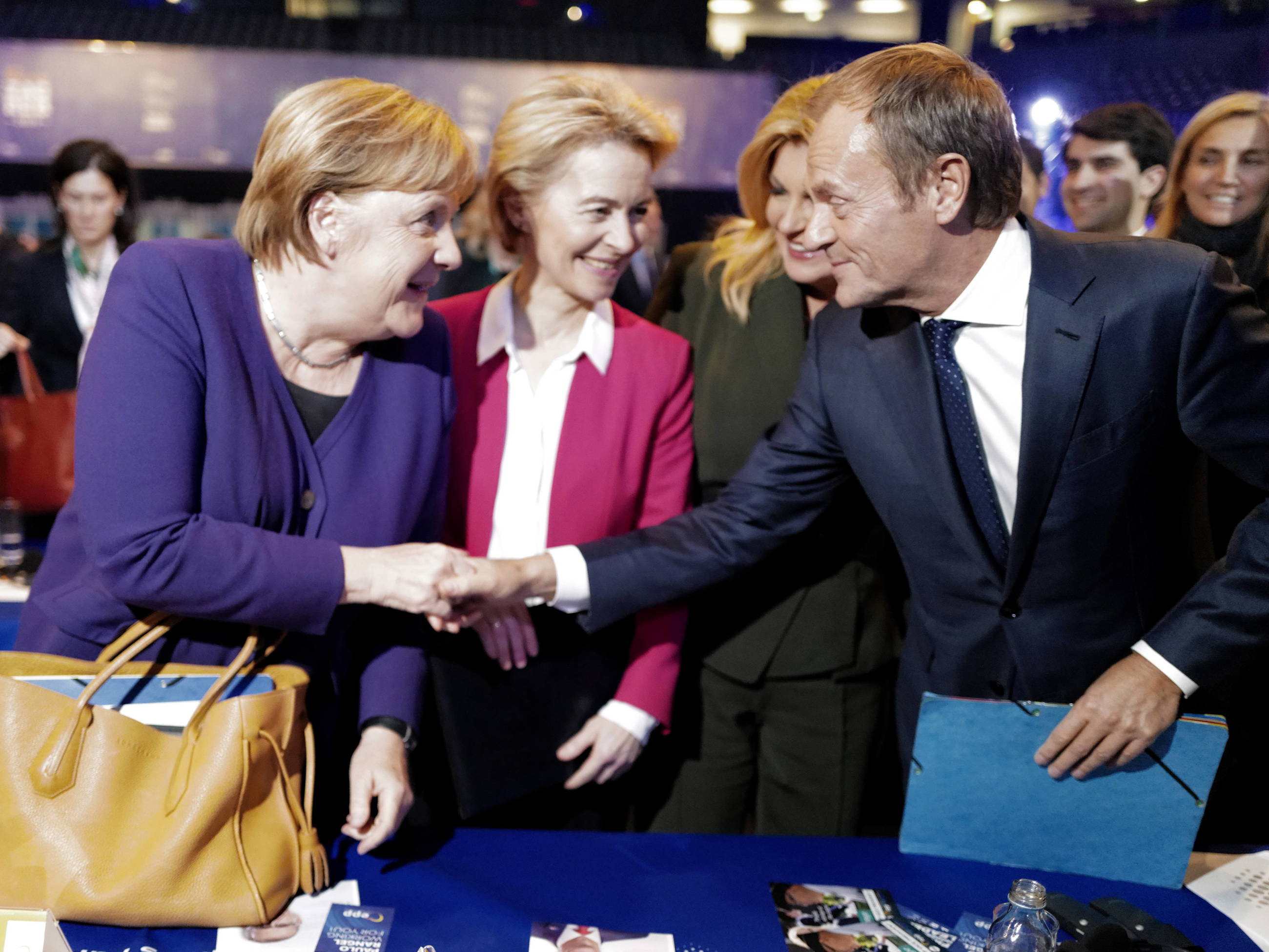 Kanclerz Niemiec Angela Merkel, przyszła szefowa Rady Europejskiej Ursula van der Leyen i były premier, szef Rady Europejskiej Donald Tusk.