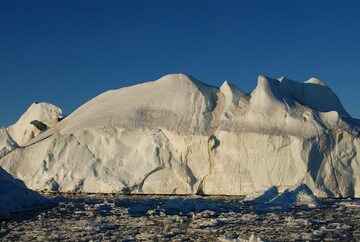 Góra lodowa. Zdjęcie ilustracyjne