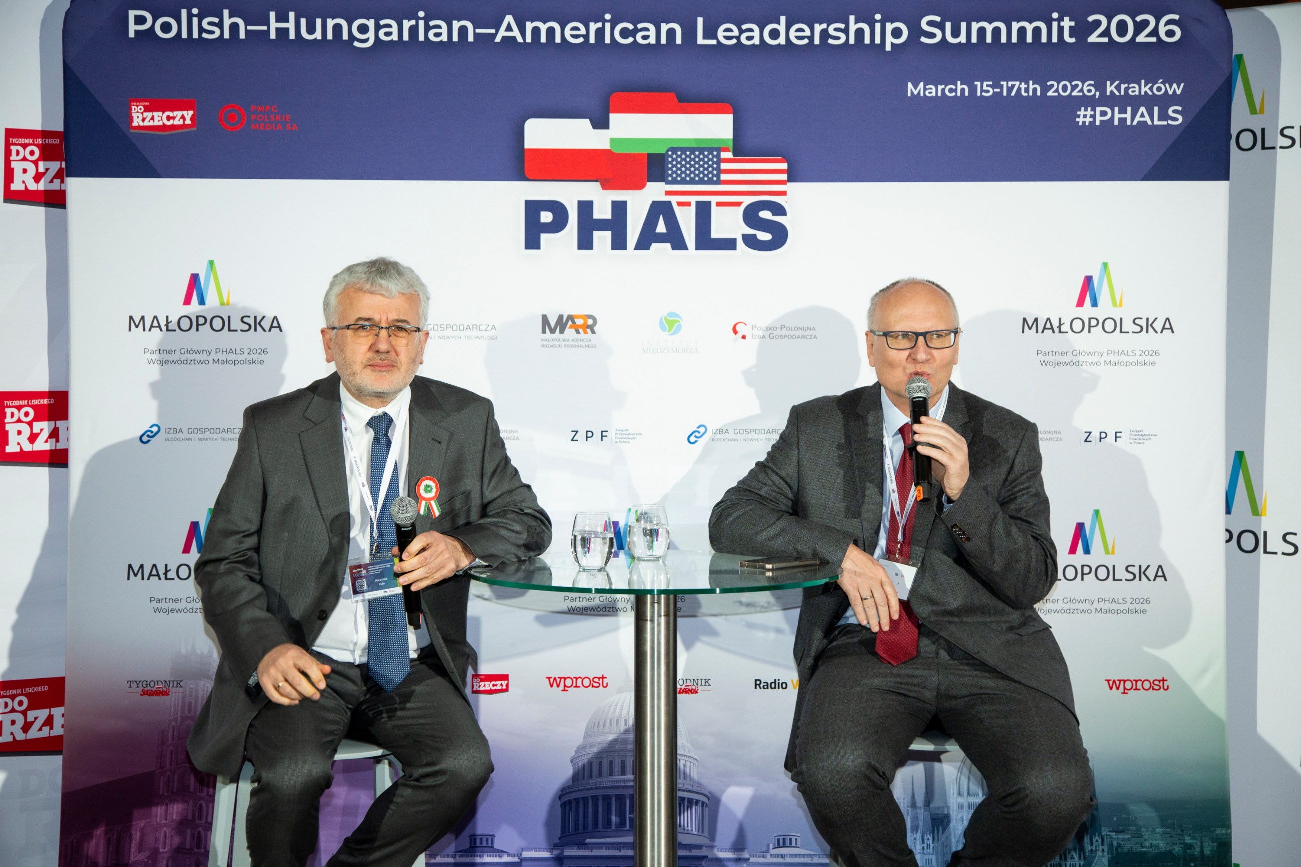 dr Pál Attila Illés (L) i Paweł Lisicki (P)