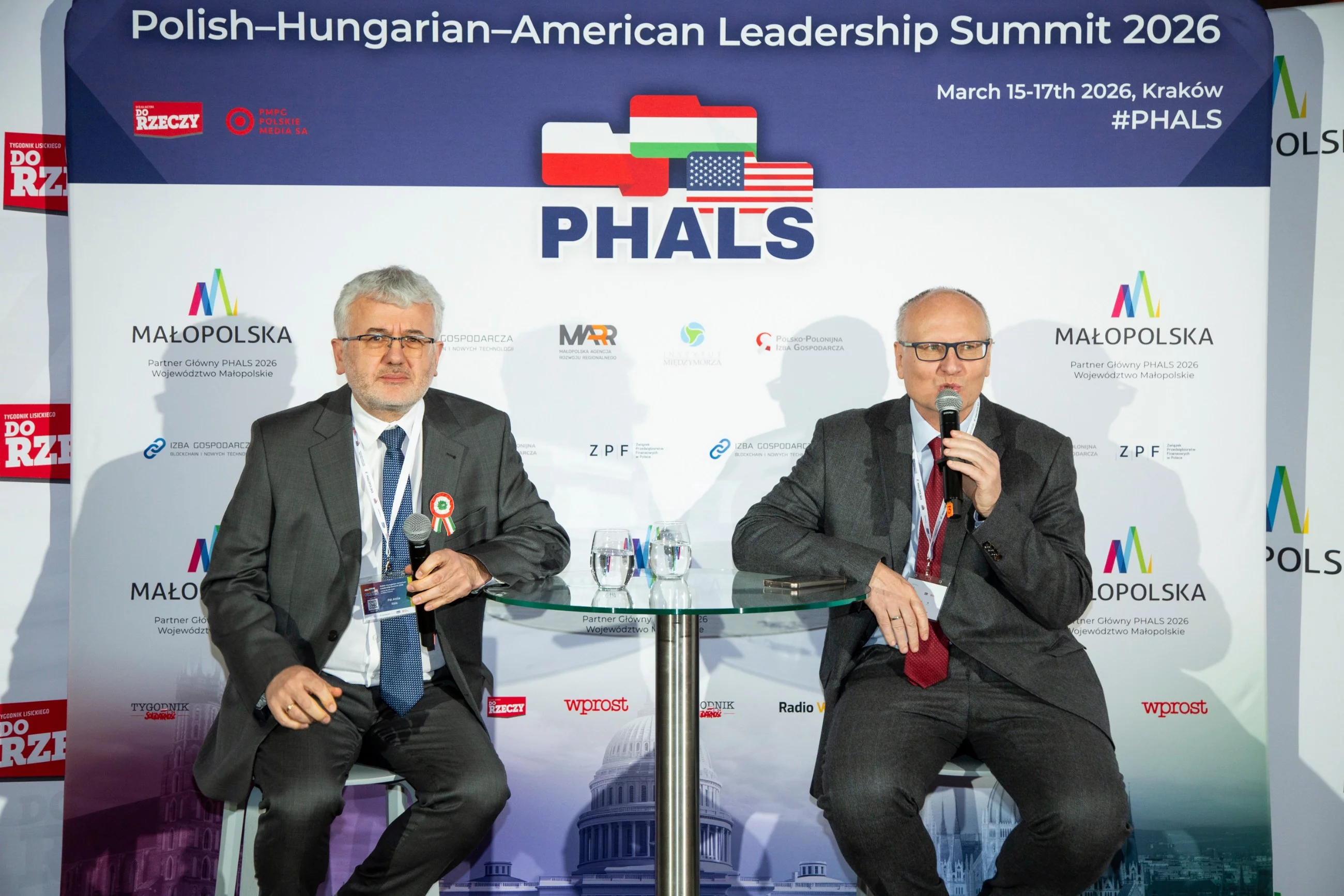 dr Pál Attila Illés (L) i Paweł Lisicki (P)