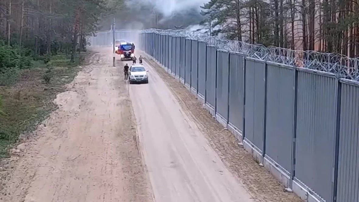 Na terenie służbowej odpowiedzialności Placówki SG w Płaskiej polskie patrole po stronie białoruskiej zauważyły ogień w lesie