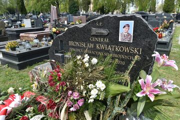 Grób dowódcy operacyjnego Sił Zbrojnych gen. Bronisława Kwiatkowskiego na Cmentarzu na Salwatorze w Krakowie