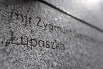 Grób jednego z legendarnych dowódców żołnierzy wyklętych, zamordowanego przez komunistów, mjr. Zygmunta Szendzielarza ps. Łupaszka na Cmentarzu Wojskowym na warszawskich Powązkach,