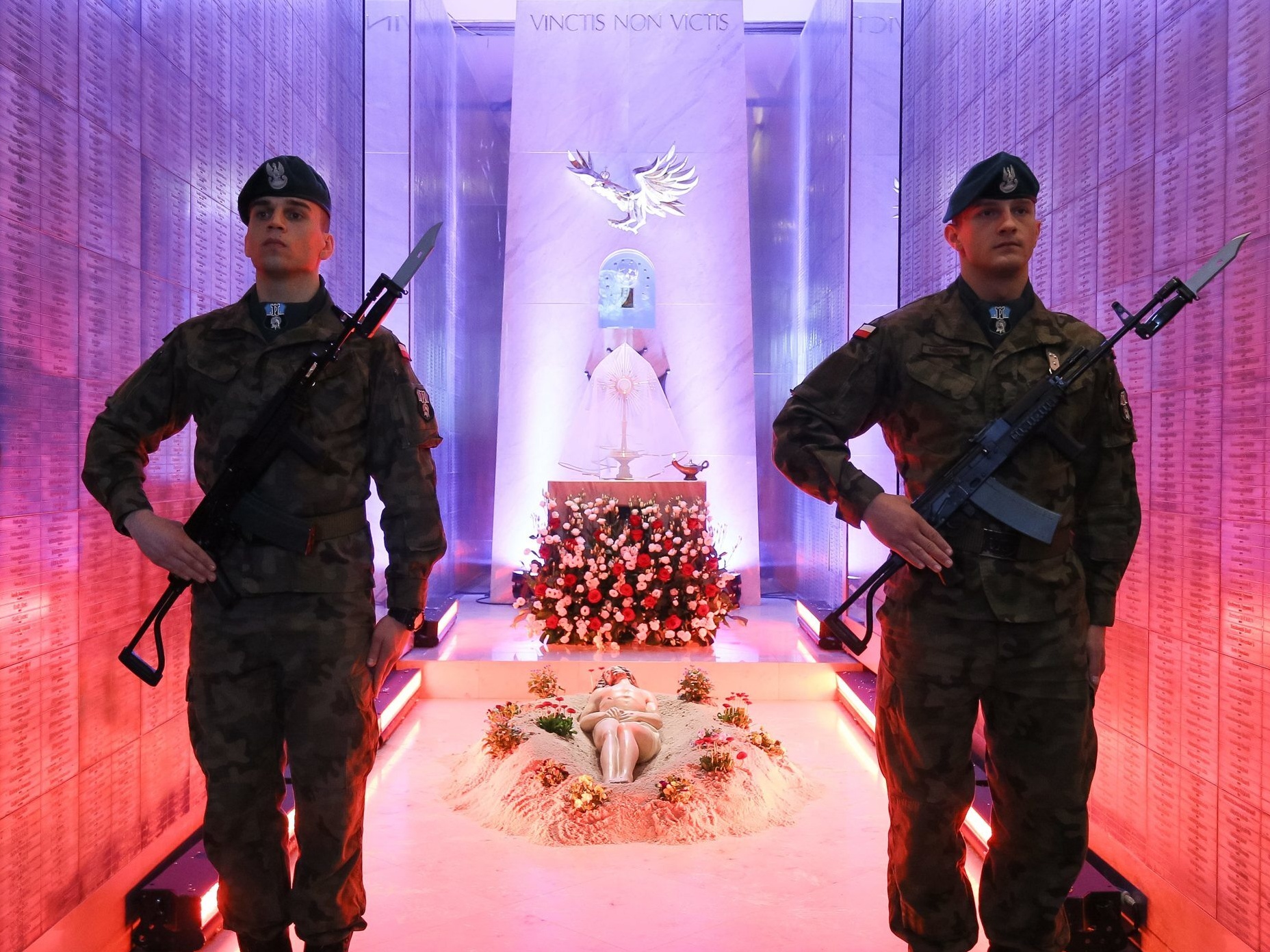 Grób Pański w katedrze polowej Wojska Polskiego w Warszawie (2016 r.).