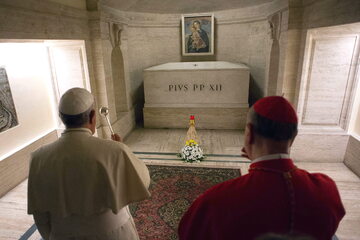 Grób Piusa XII w grotach watykańskich