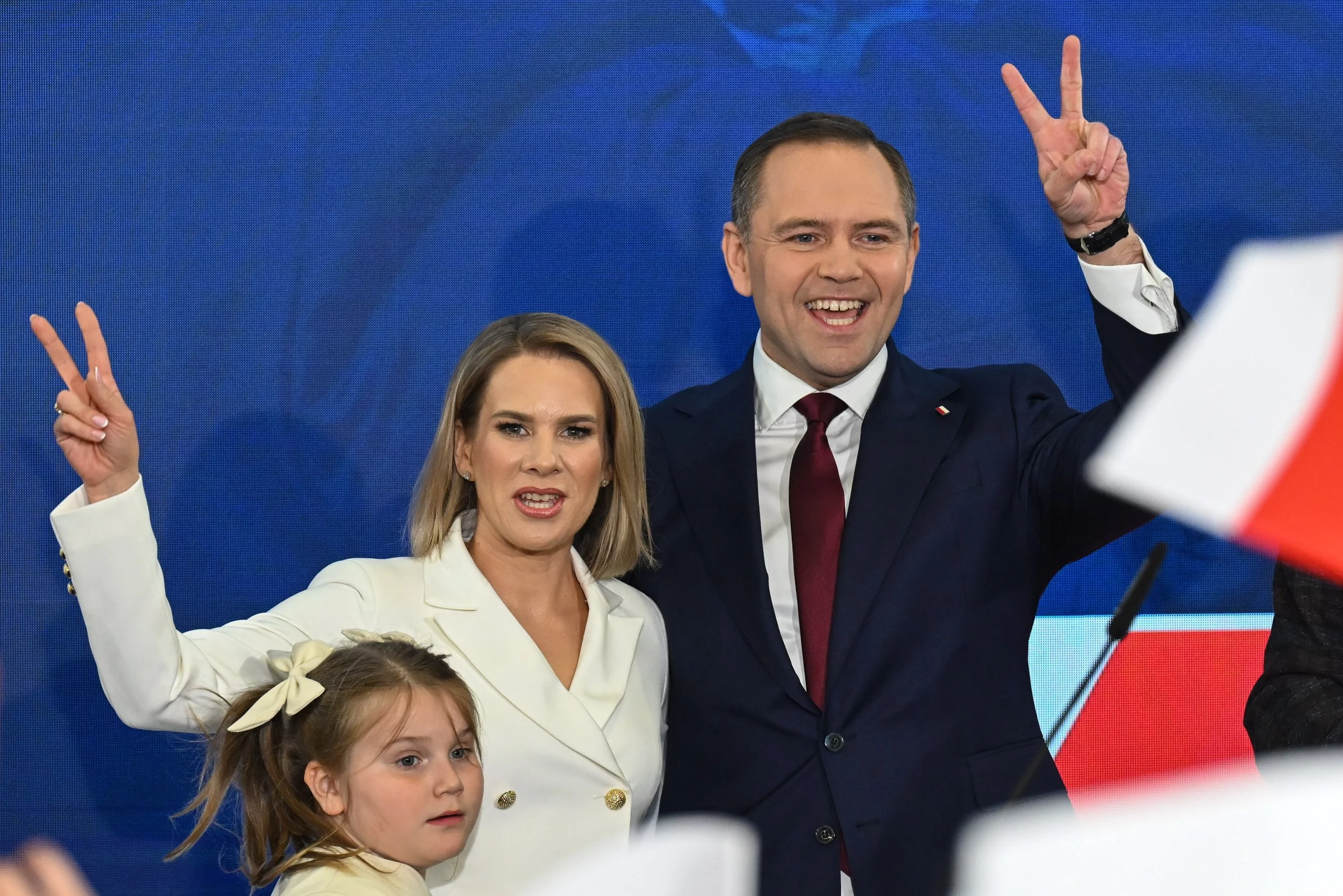 Hiena stanęła w obronie rodziny Nawrockiego. "Żenujący poziom komentarzy"