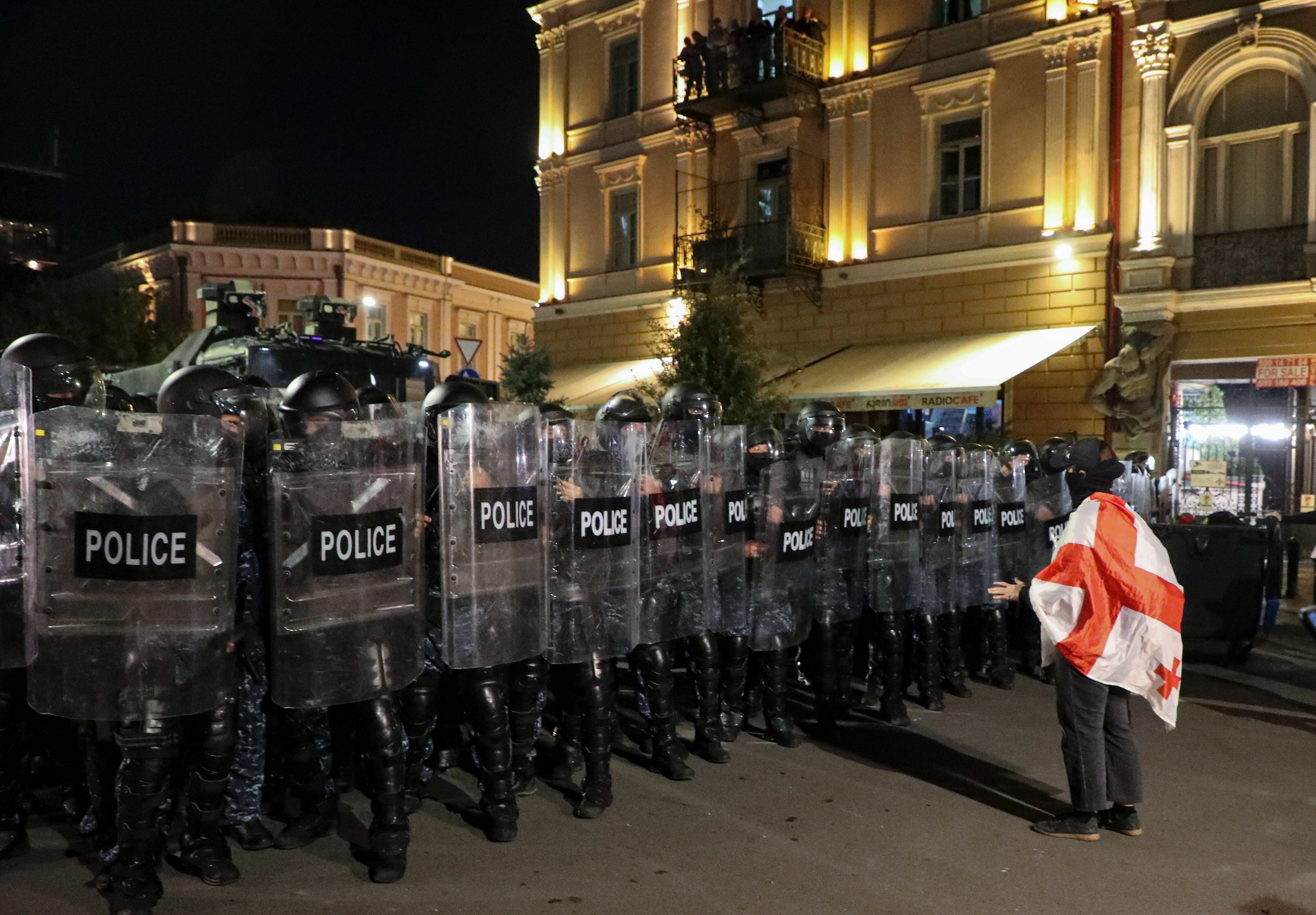 Zamieszki w Tbilisi. Protestujący próbowali wtargnąć do pałacu prezydenckiego