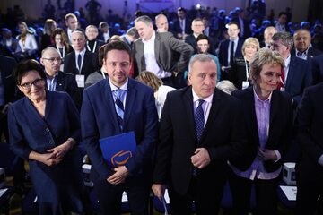 Grzegorz Schetyna (2P), Hanna Zdanowska (P), Rafał Trzaskowski (2L) i Ewa Kopacz (L) podczas obrad Rady Krajowej Platformy Obywatelskiej,