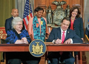 Gubernator stanu Nowy Jork Andrew Cuomo podpisał ustawę łagodzącą prawo aborcyjne
