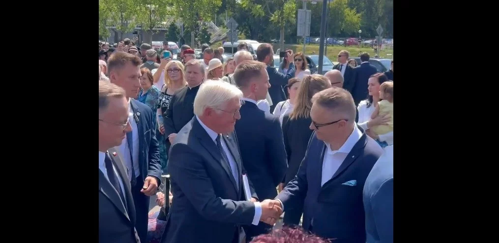 Prezydent Andrzej Duda, prezydent Frank-Walter Steinmeier oraz dziennikarz Piotr Gursztyn