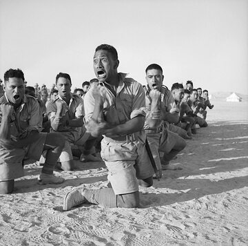 Haka w wykonaniu nowozelandzkich żołnierzy w Egipcie podczas II wojny światowej, 1941