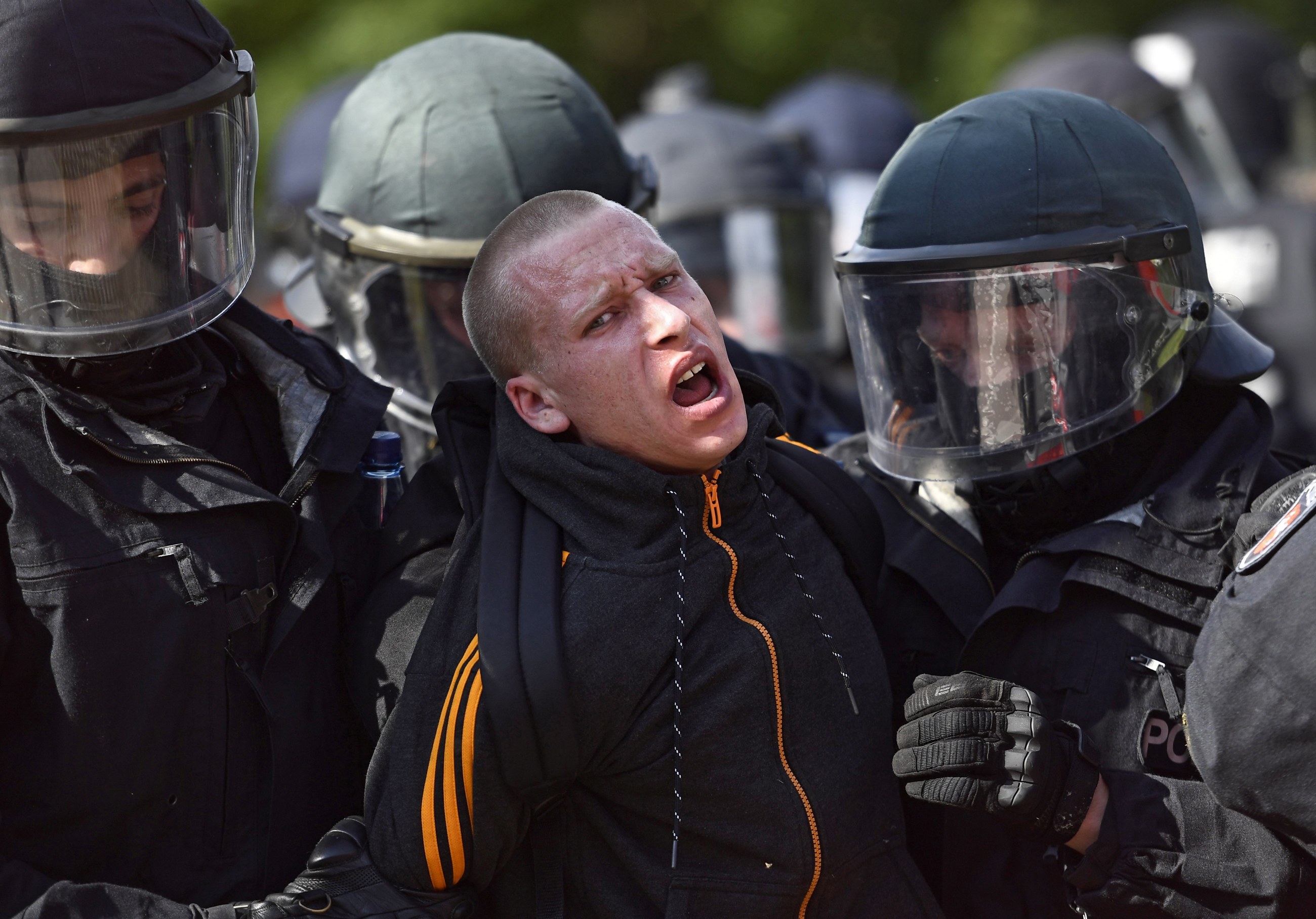 Niemiecka policja podczas protestów w Hamburgu