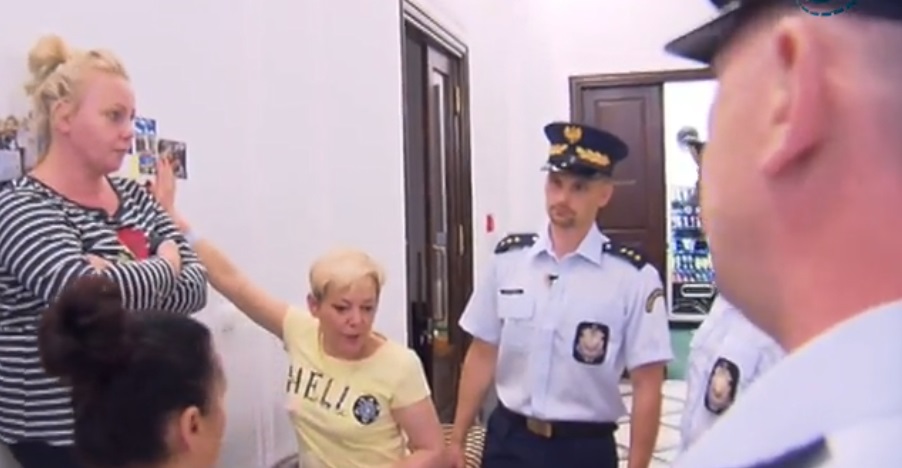 Protestujący oraz Straż Marszałkowska