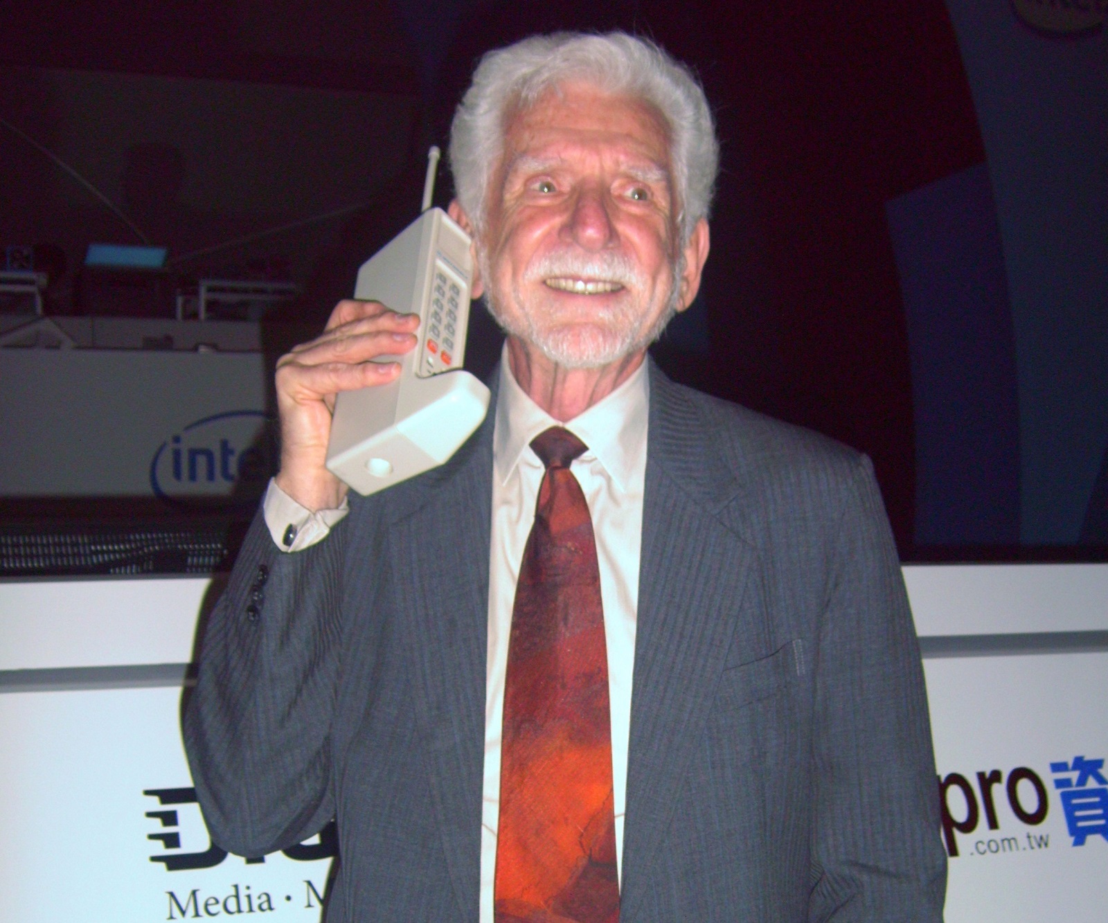 Martin Cooper, uważany za ojca telefonu komórkowego, w 2007 roku.