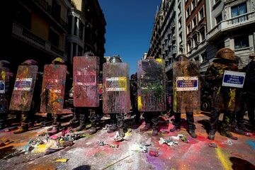 Hiszpania, Barcelona. Starcia zwolenników niepodległości Katalonii z policją