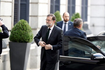 Hiszpański Kongres Deputowanych przegłosował wotum nieufności wobec premiera Mariano Rajoya