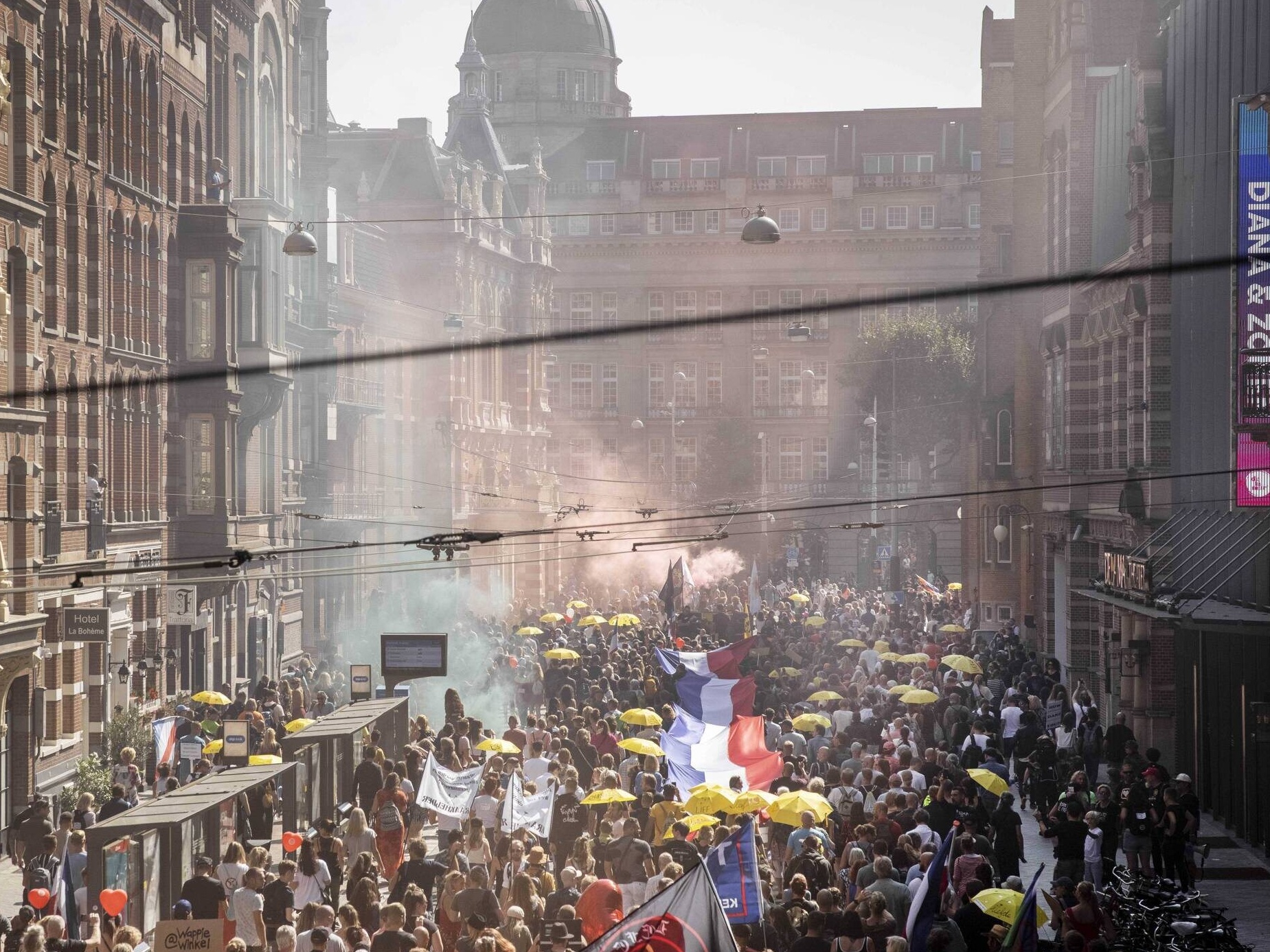 Protest przeciwko covidowej polityce rządu "Razem dla Holandii". Amsterdam 05.09.2021 r.