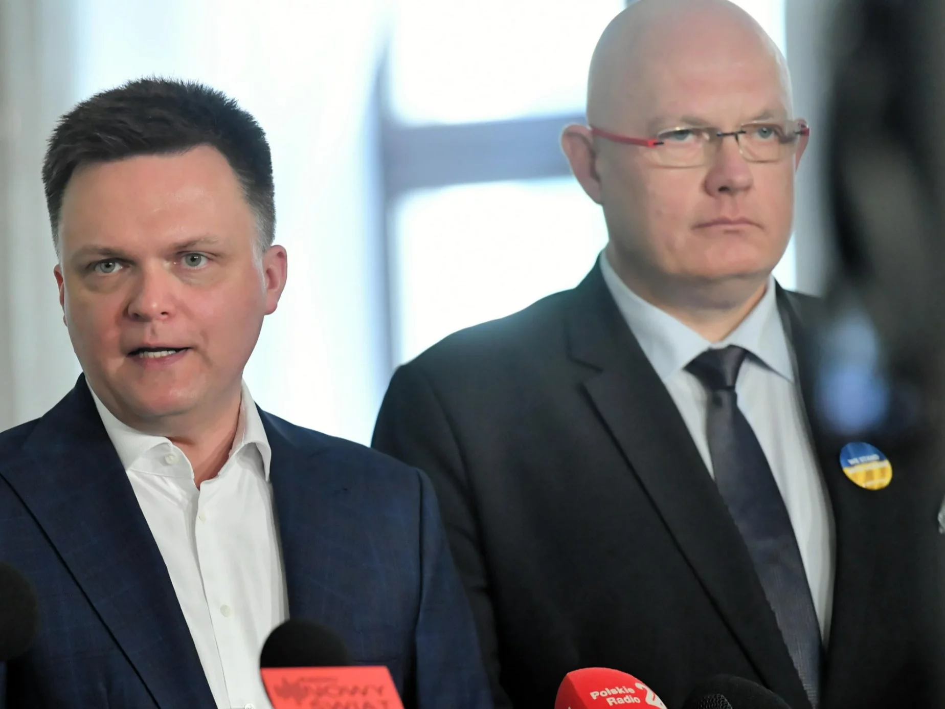 Lider Ruchu Polska 2050 Szymon Hołownia (L) i poseł Michał Gramatyka